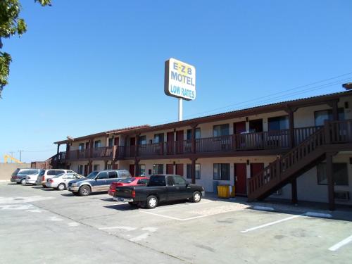 EZ 8 Motel Newark