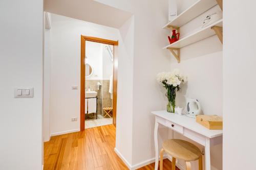 Lovely and modern nest near the Colosseum, Rzym (zdjęcie 9)