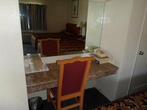 Budget Inn Morgan Hill - image 4