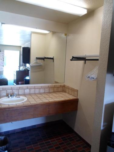 Budget Inn Morgan Hill - 화장실