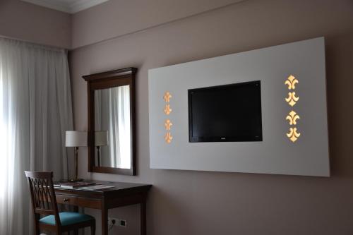 Photo - Howard Johnson Pilar Resort Spa & Convention Center