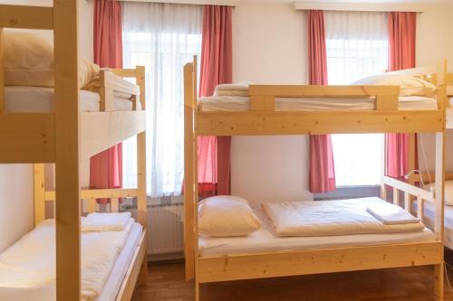 Bunk Bed in Mixed Dormitory Room