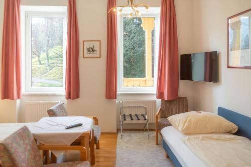 Hotel & Hostel Sandwirt Room Type - Triple Room - Pet Friendly 