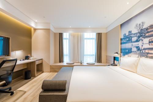 Atour Hotel (Nanjing Xingang Development Area)