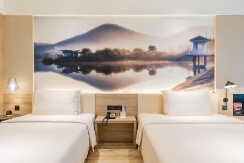 Atour Hotel (Nanjing Xingang Development Area)