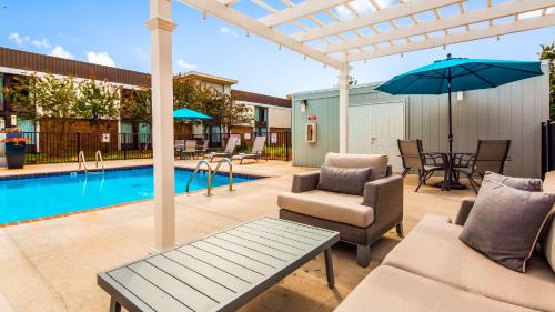 Best Western Plus Yadkin Valley Inn & Suites - image 6