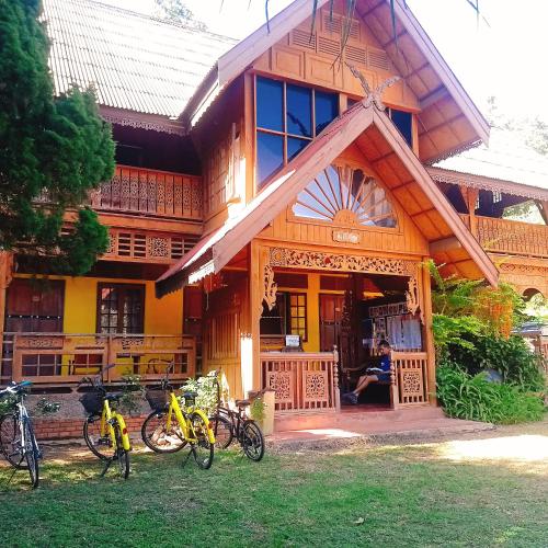 Exterior view, Crossroads house in Mae Hong Son