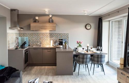 2 bedrooms, 4 beds