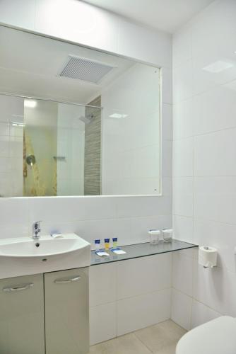 Cresta Oasis Hotel - image 2