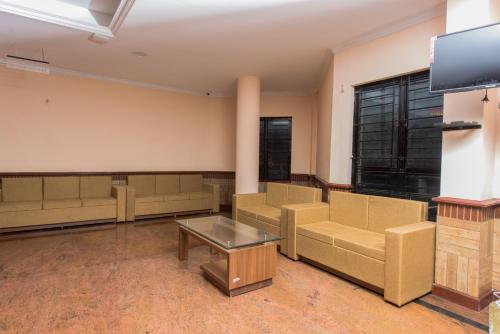 Kallada Golden Hotel in Kodakara