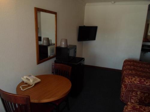 Economy Inn Morgan Hill - image 5