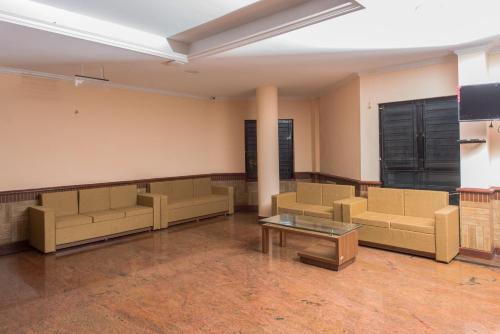 Kallada Golden Hotel in Kodakara