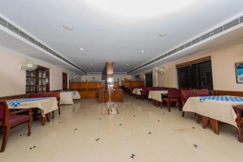 Kallada Golden Hotel in Kodakara