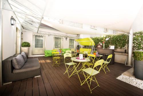 Facilities, Hotel Alexandra near Cathedral Saint Jean Baptiste