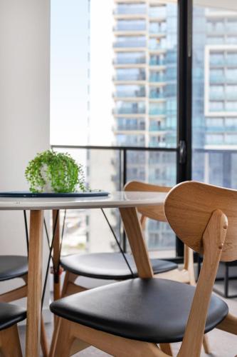 Sophisticated and Lux 2BD in Southbank MELB-1
