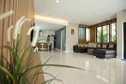 Villa Ozone Pattaya Stop at Villa Ozone Pattaya to discover the wonders of Pattaya. The property offers a high standard of service and amenities to suit the individual needs of all travelers. Service-minded staff will we
