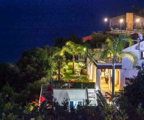 One-Bedroom Apartment with Sea View room in Villa Zagara Garden Luxury