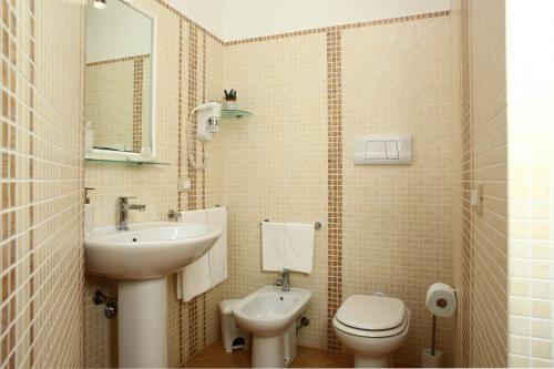 Double Room with Balcony image 1