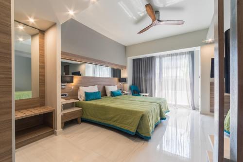 Atrion Hotel & Bungalows in Nea Kidonia