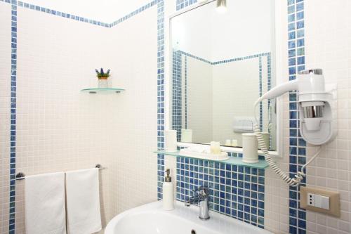 Superior Quadruple Room image 8