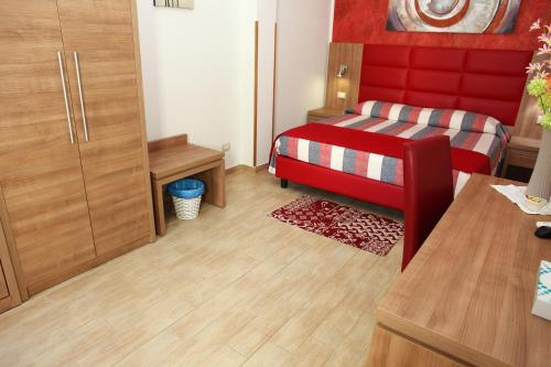Superior Quadruple Room image 6