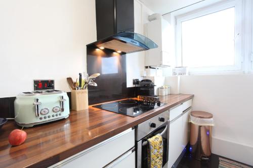 Chelsea off Kings Road One Bedroom Apartment with balcony, Londýn (fotografie 6)