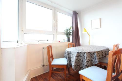 Chelsea off Kings Road One Bedroom Apartment with balcony - image 12