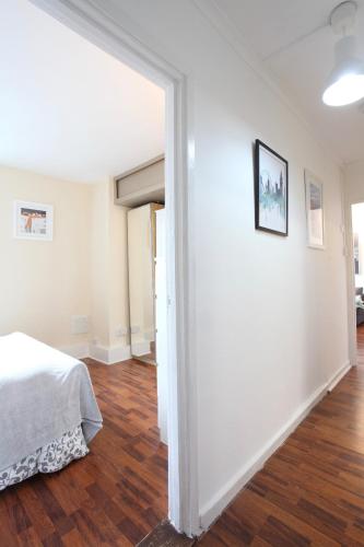 Chelsea off Kings Road One Bedroom Apartment with balcony - image 6