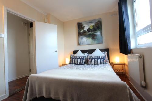 Chelsea off Kings Road One Bedroom Apartment with balcony, London