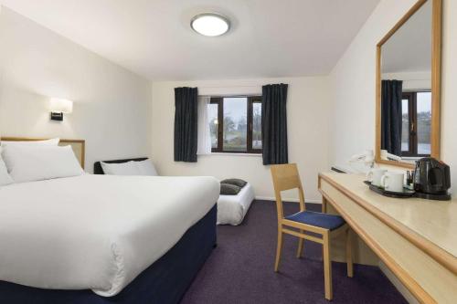 Days Inn Bridgend Cardiff - image 7