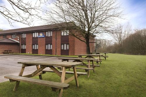 Days Inn Bridgend Cardiff - image 2