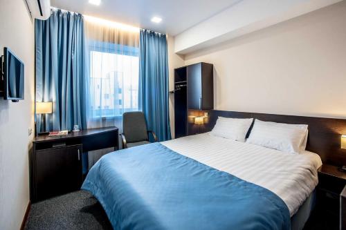 Russ Hotel - image 3