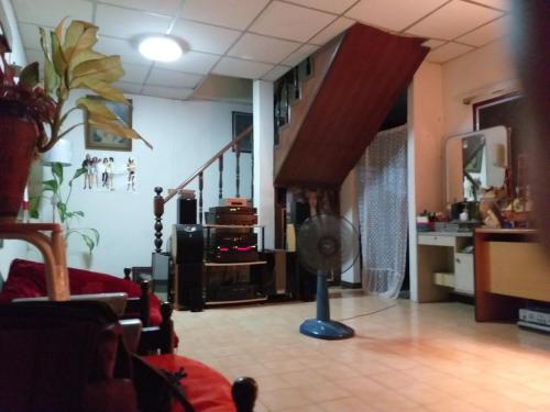 ศรีกรุงเกสท์เฮาส์  (Srikrung Guesthouse) in หันตรา