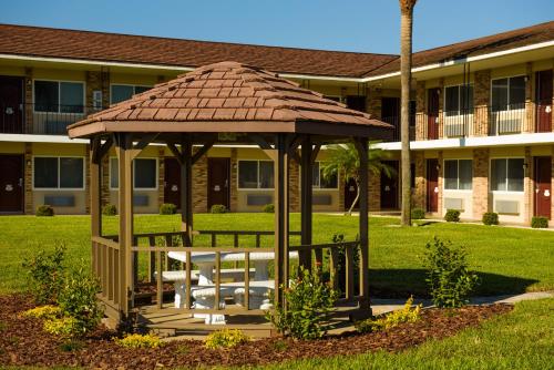 Hotel Zephyrhills - 숙소 외관