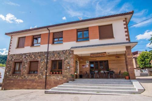 Pohled zvenku, Albergue de Prioro in Prioro