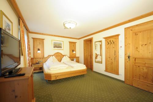 Hotel Garni Alpenland – Altenmarkt, MN
