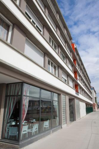 Entrance, Adonis Paris Sud in Paris-Orly Airport