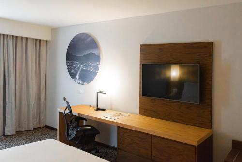 Krystal Urban Monterrey San Jeronimo Located in Sin Nombre de Col 27, Krystal Urban Monterrey is a perfect starting point from which to explore Monterrey. The property features a wide range of facilities to make your stay a pleasant expe