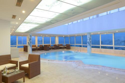 Piscine, The Penthouse Suites Hotel in Ennasr