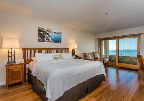 Deluxe King Room with Ocean View