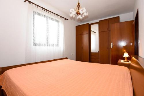 Apartments with a parking space Pag - 11358