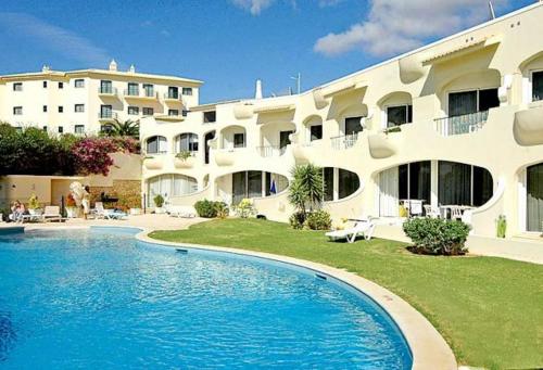  Ferragudo Villa Sleeps 4 Pool in 8400-282 Ferragudo