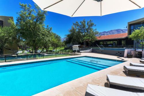 Piscina, A Hotel Decosuites in Villa de Merlo