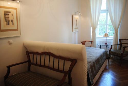 Large One-Bedroom Apartment Top 17 image 9