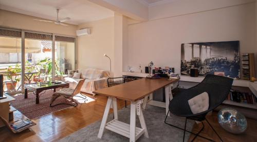 2 BEDROOM APARTMENT AT THE HISTORICAL CENTER, VIEW TO ACROPOLIS