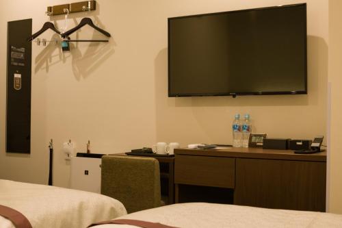 Twin Room - Non-Smoking image 3