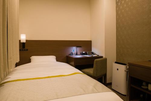 Single Room - Non-Smoking image 3