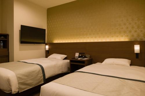 Single Room - Non-Smoking image 8