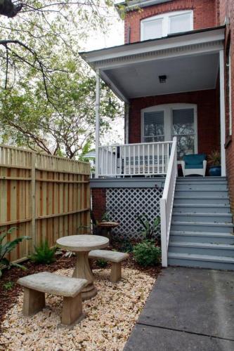 420Waldburg A · Modern Apt with Southern Charm Blocks from Forsyth - image 7