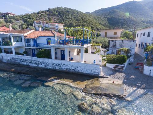 Petalides gîte à louer Ákra Sampat’ ekeí